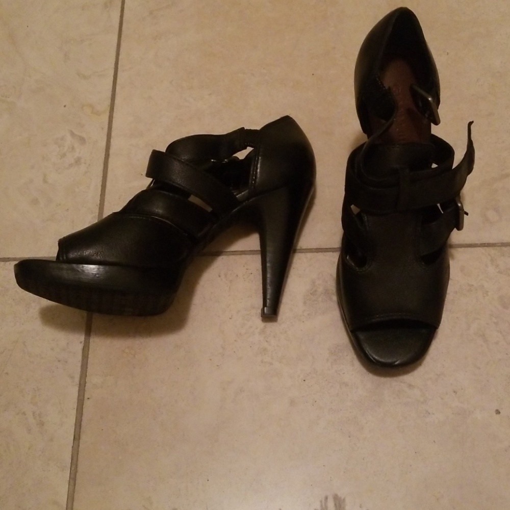 Shoes - Picture 2 of 3